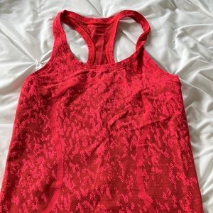 Lululemon red swiftly tech